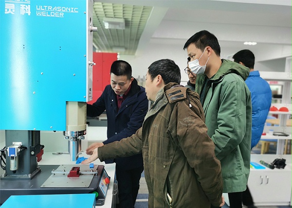 灵科超声波客户来访