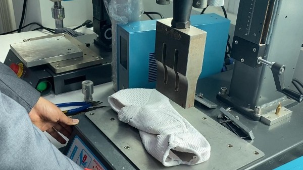 鞋面焊接-封面 鞋面焊接-封面