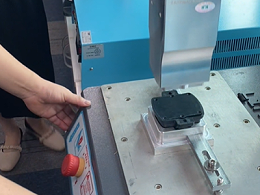 灵科超声波-电子元器件外壳焊接