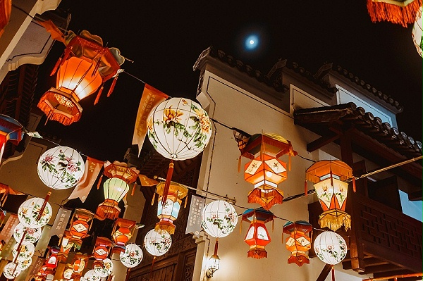 千库网_灯饰晚会花灯新春猜灯谜摄影图配图_摄影图编号151602 千库网_灯饰晚会花灯新春猜灯谜摄影图配图_摄影图编号151602