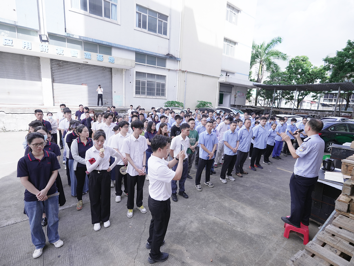 日均被骗100万！？灵科全员“反诈培训”，民警怒揭<i style='color:red'>诈骗内幕</i>！