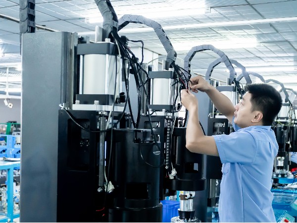 守护产线心脏：高频感应焊接机精准维护与故障排除手册