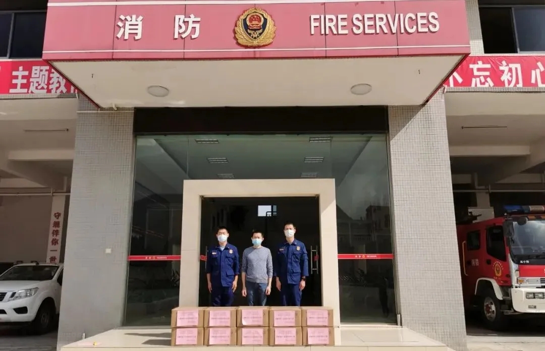 向市消防局筹捐口罩 向市消防局筹捐口罩