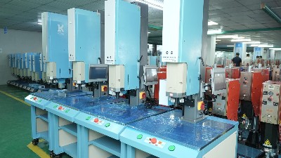 灵科<i style='color:red'>超声波焊接发条玩具</i>：更安全、更精密、更环保的制造新选择