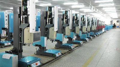 灵科伺服超声波塑料焊接机在<i style='color:red'>硒鼓</i>生产中的应用