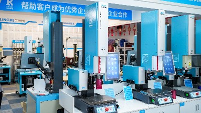 灵科<i style='color:red'>超声波焊接led灯罩</i>：高效、环保的精密装配方案