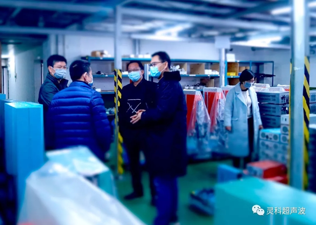 南屏镇委李书记考察灵科口罩机设备生产供应 南屏镇委李书记考察灵科口罩机设备生产供应