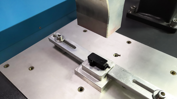 解决产品焊接后溢胶、毛边问题的调节方法